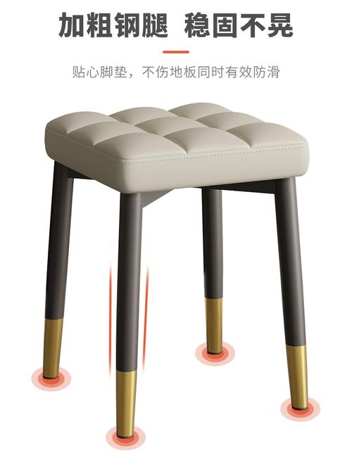 新奥今晚特马上9点30和公交站椅子仅手机高与公交站台椅子